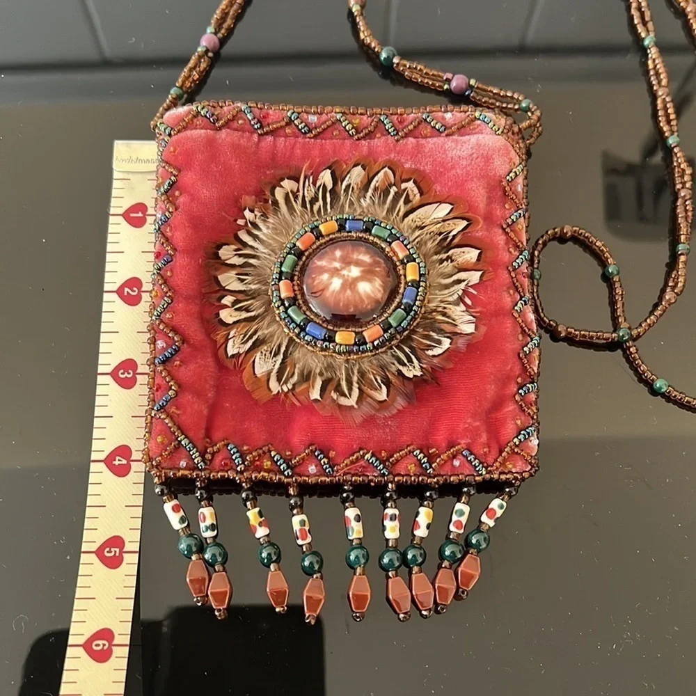 Hobo velvet pouch with beaded shoulder strap - Picture 6 of 8